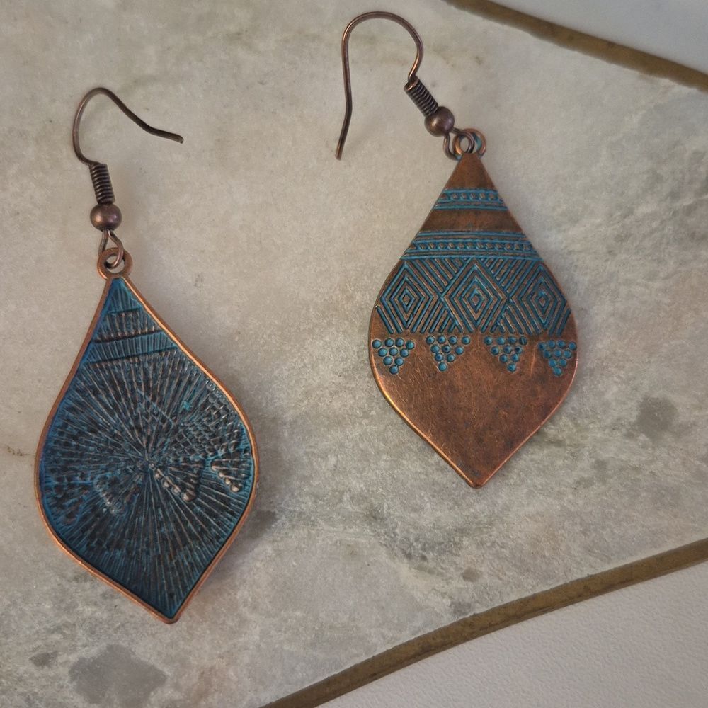 ♡♡♡ Drop Ornament Earrings Rustic Copper Tone Teal Accent Western Jewelry - Picture 2 of 6